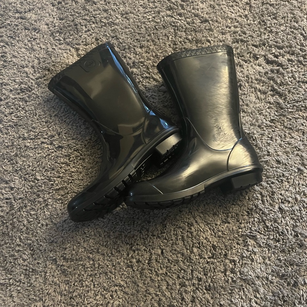ugg rain boots